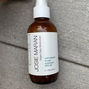 Josie Maran Daily Moisturized with SPF 40